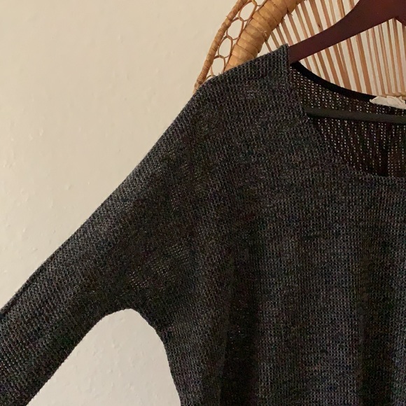 Throw Me On Sweater // - Picture 2 of 7